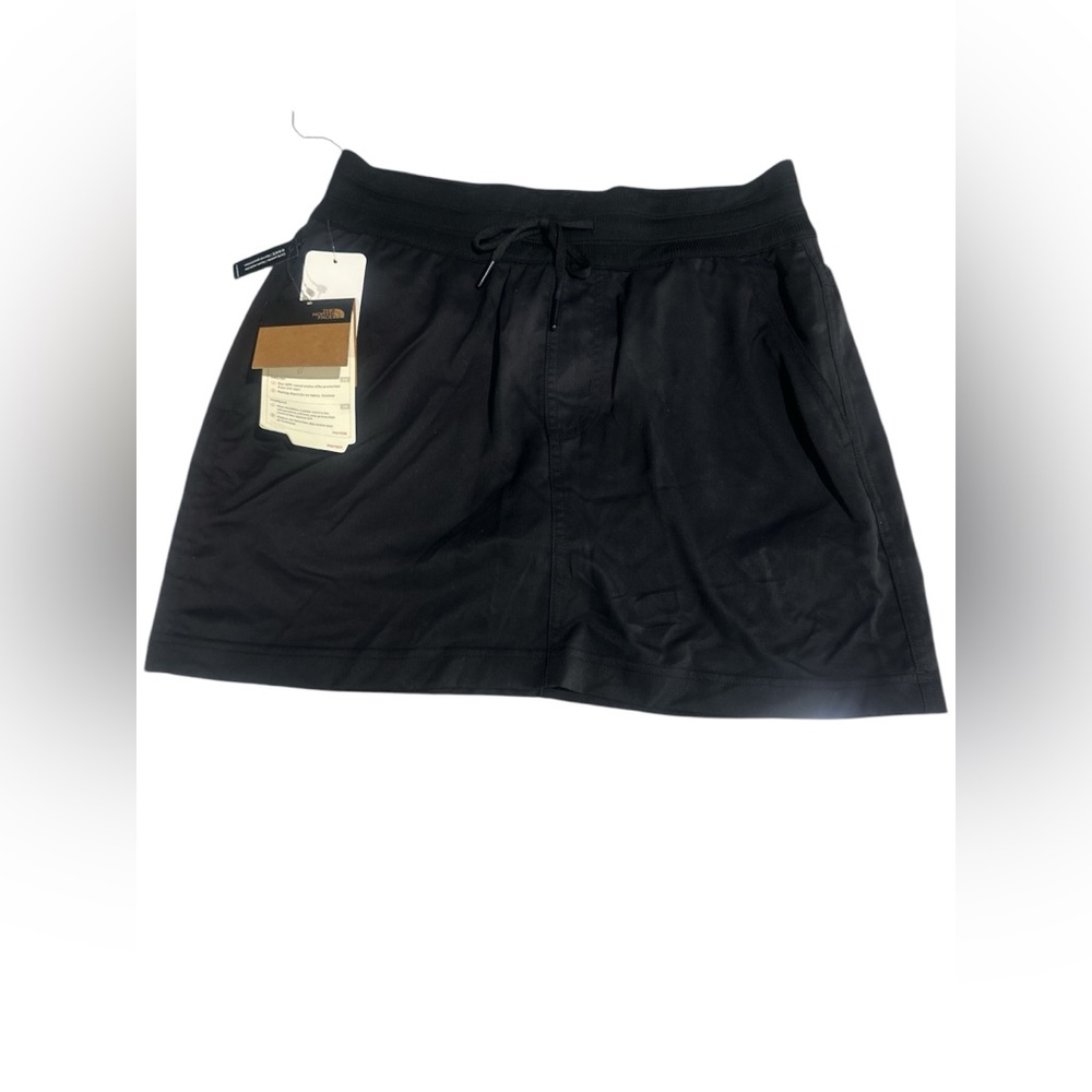 The North Face Aphrodite skirt, NWT